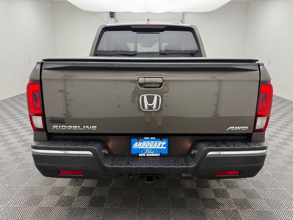 Used 2020 Pacific Pewter Metallic Honda RTL image 10
