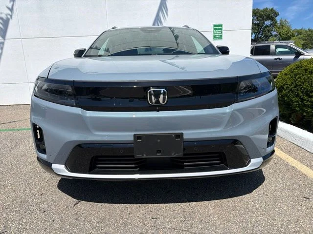 Used 2025 Sonic Gray Pearl Honda Elite image 2