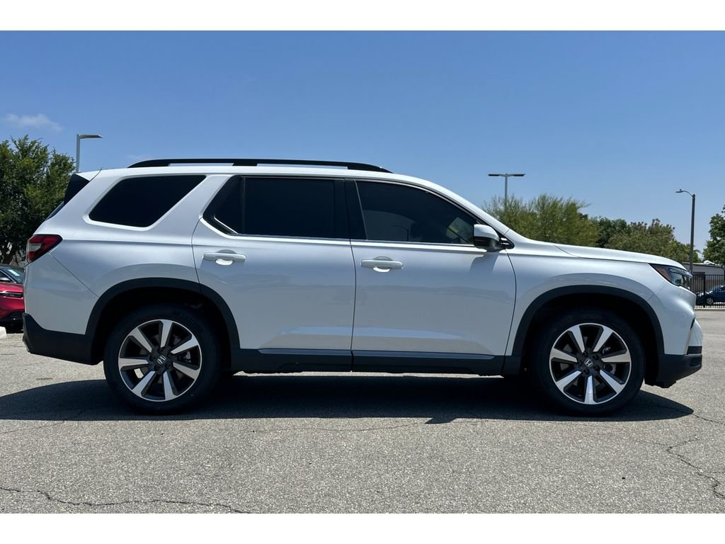 Used 2025 Platinum White Pearl Honda Touring image 7