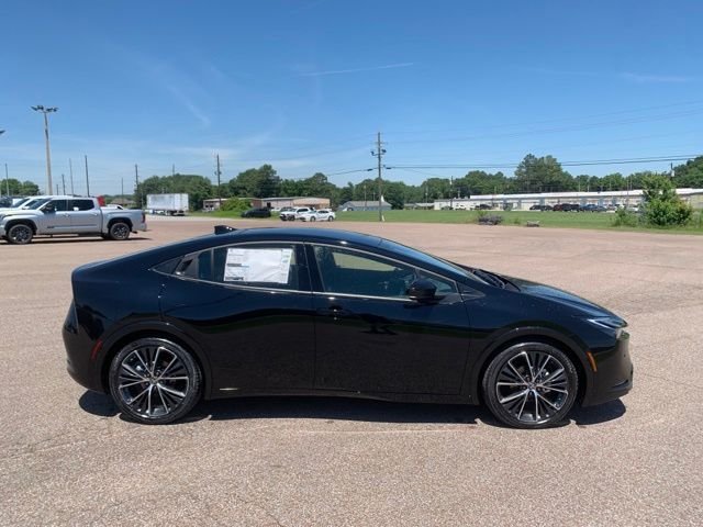 New 2026 Midnight Black Metallic Toyota XLE image 8