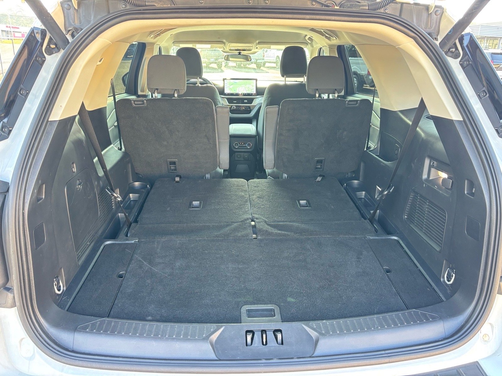 Used 2025 Oxford White Ford Active image 13