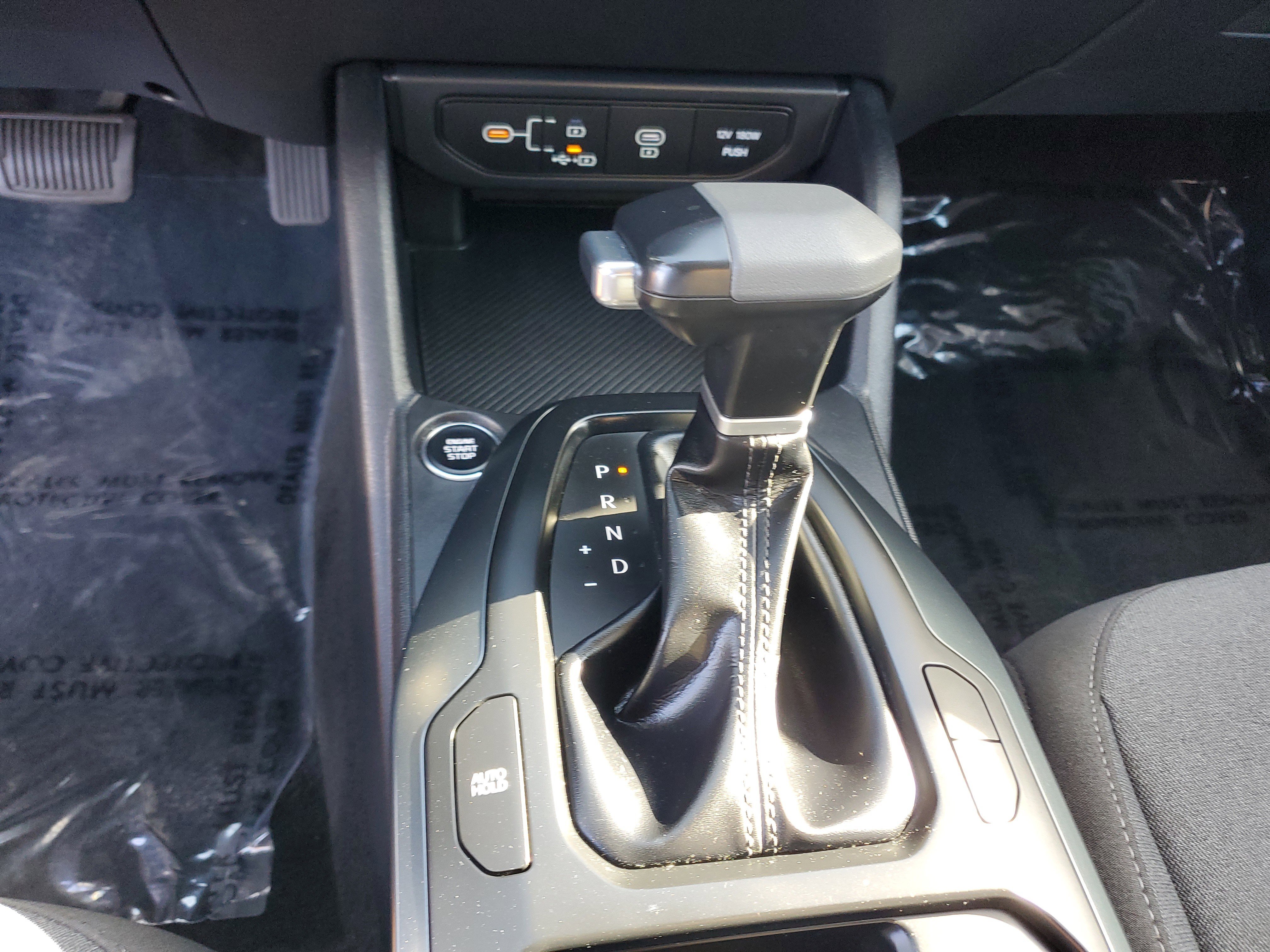 Used 2025 White Kia LXS image 19