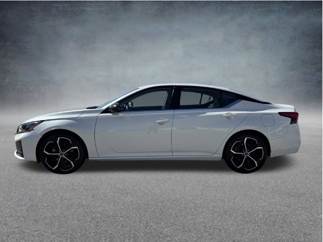 Used 2025 White Nissan 2.5 SR image 16