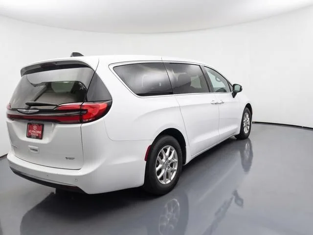 Used 2023 White Chrysler Touring L image 9