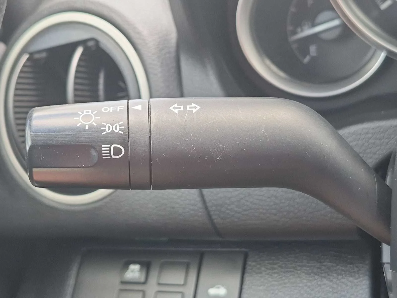 Used 2011 Ebony Black Mazda i Sport image 27