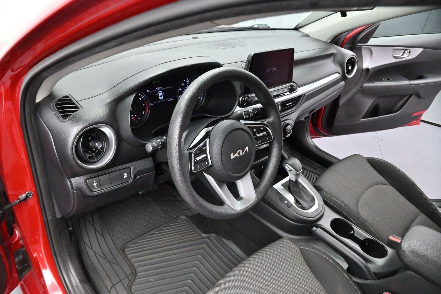 Used 2022 Currant Red Kia LXS image 12