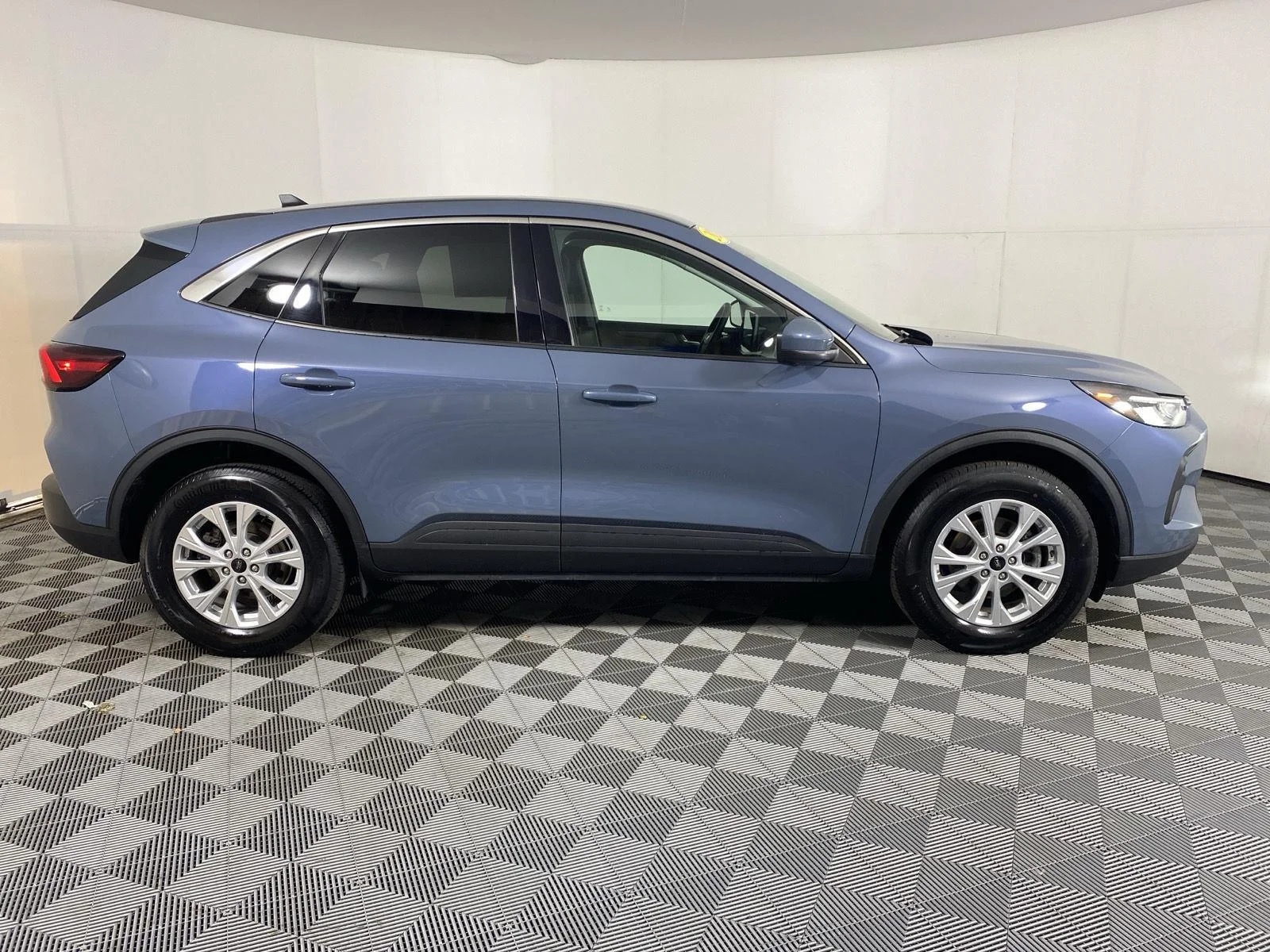 Used 2023 Vapor Blue Ford Active image 10