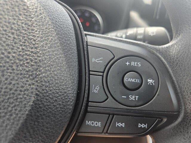 Used 2022 White Toyota XLE image 14