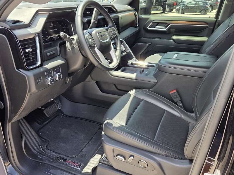 Used 2025 BLACK GMC 4WD CREW CAB 159" DENALI image 9
