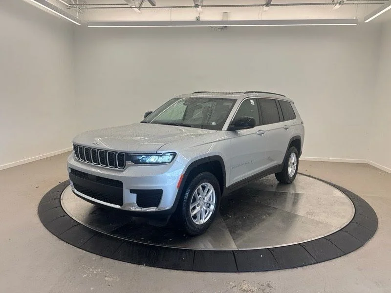 New 2026 Silver Zynith Exterior Paint Jeep Laredo X image 7