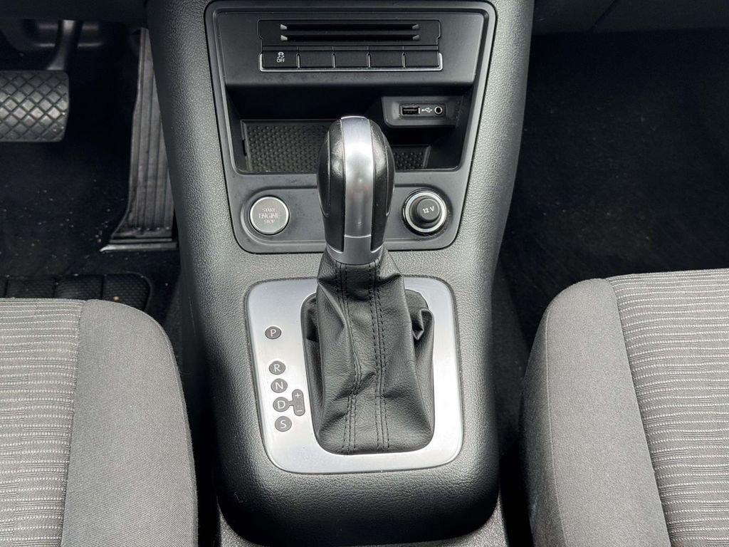 Used 2018 Silver Volkswagen 2.0T image 6