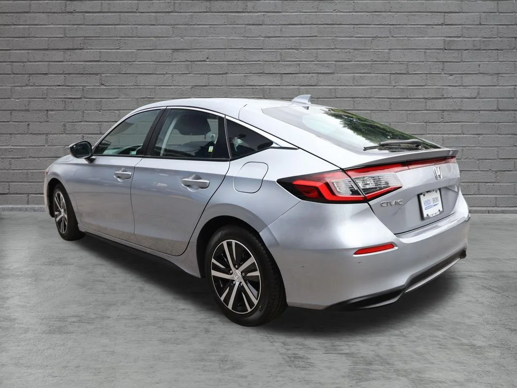 Certified Used 2024 Lunar Silver Metallic Honda LX image 2