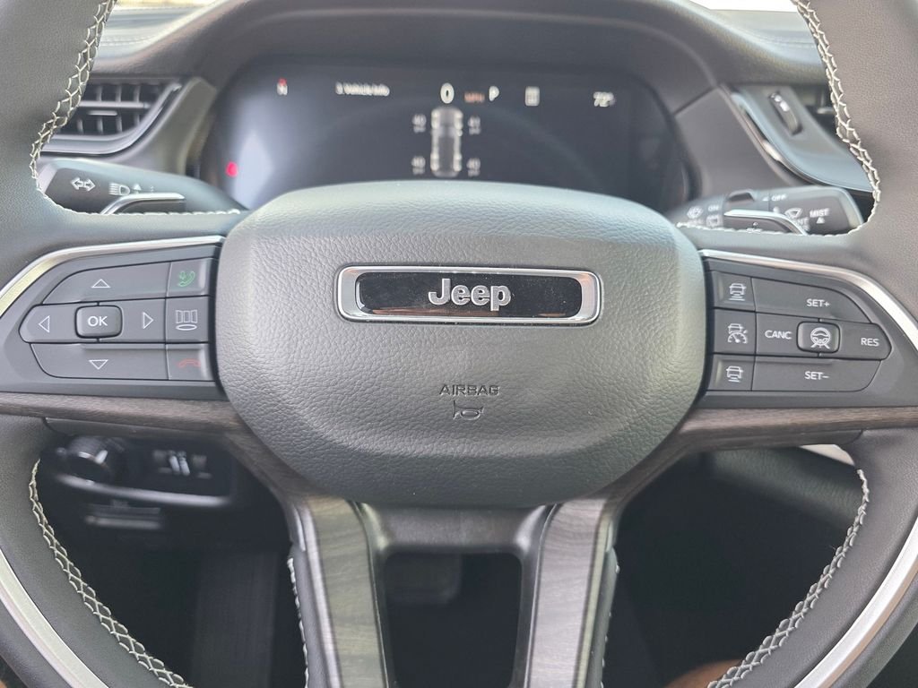 New 2026 Silver Zynith Exterior Paint Jeep Altitude image 19