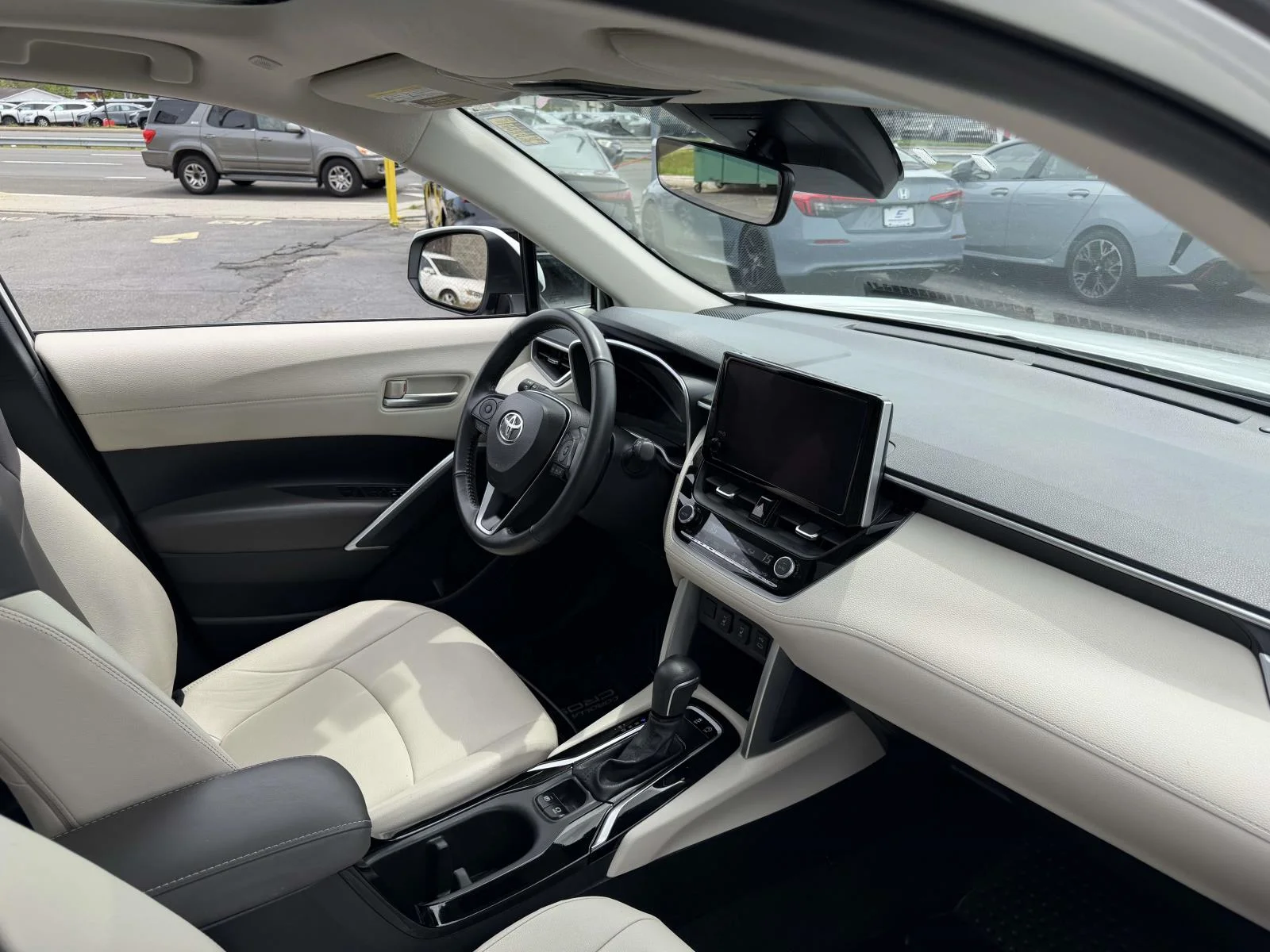 2023 Toyota Corolla Cross XLE - Photo 11
