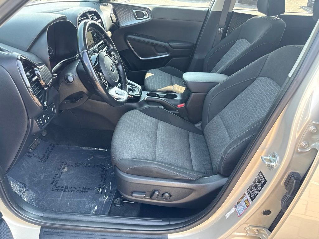 Used 2020 Gold Kia EX image 9