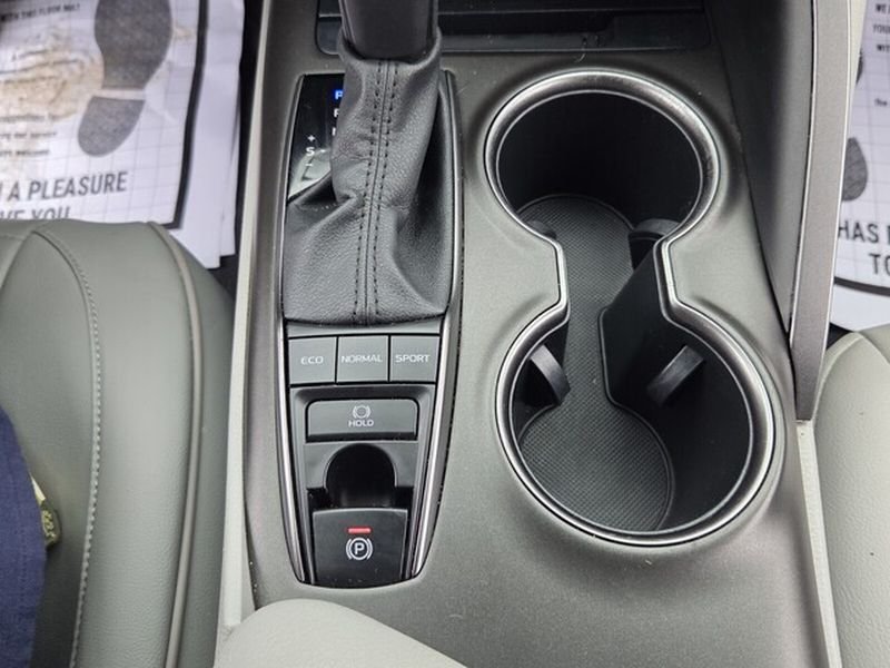 Used 2023 Ice Toyota SE image 18