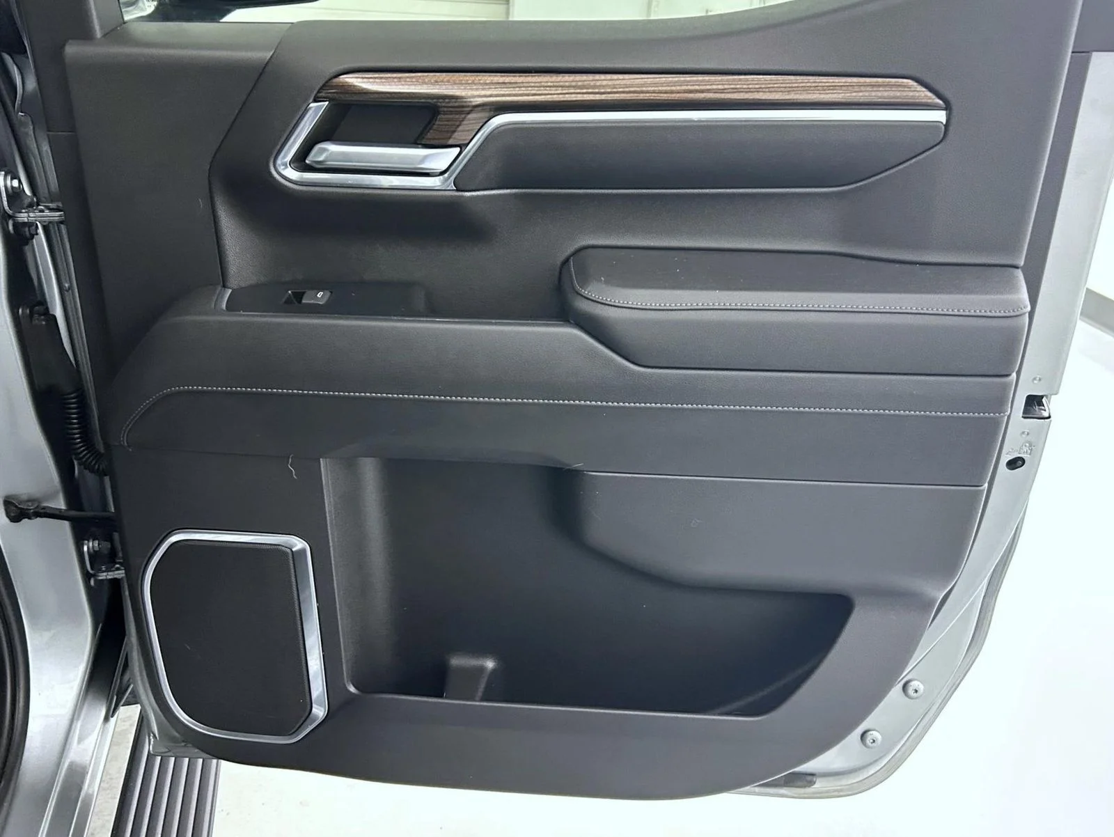 Used 2023 Gray Chevrolet RST image 17