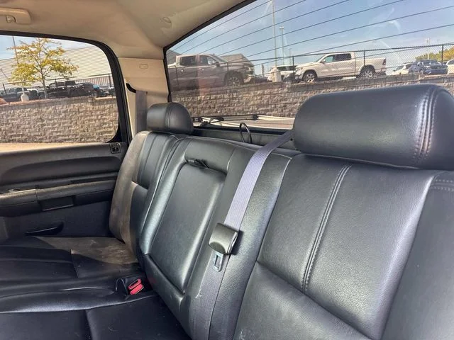 Used 2011 Black GMC SLE image 18