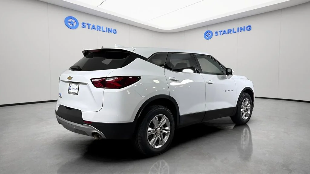 Used 2022 Summit White Chevrolet 2LT image 9