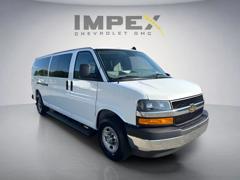 Used 2025 Summit White Chevrolet 1LT image 7