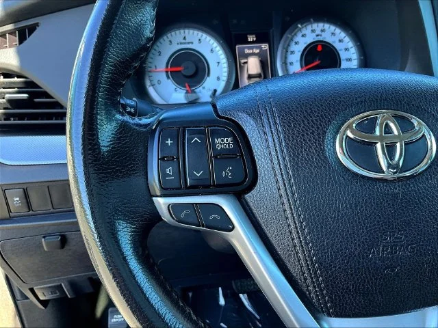Used 2019 Gray Toyota SE image 12