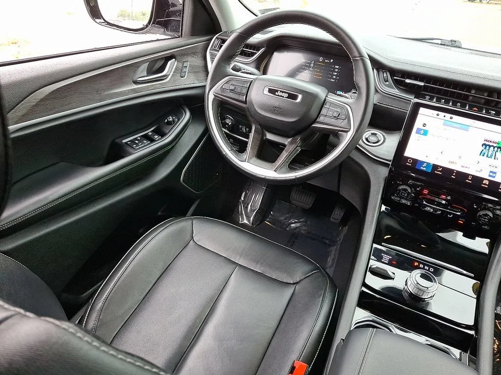 Used 2022 Silver Jeep Limited 4x4 image 15