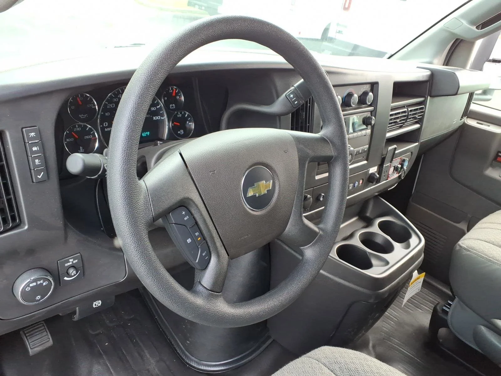 New 2026 Summit White Chevrolet 1WT image 6