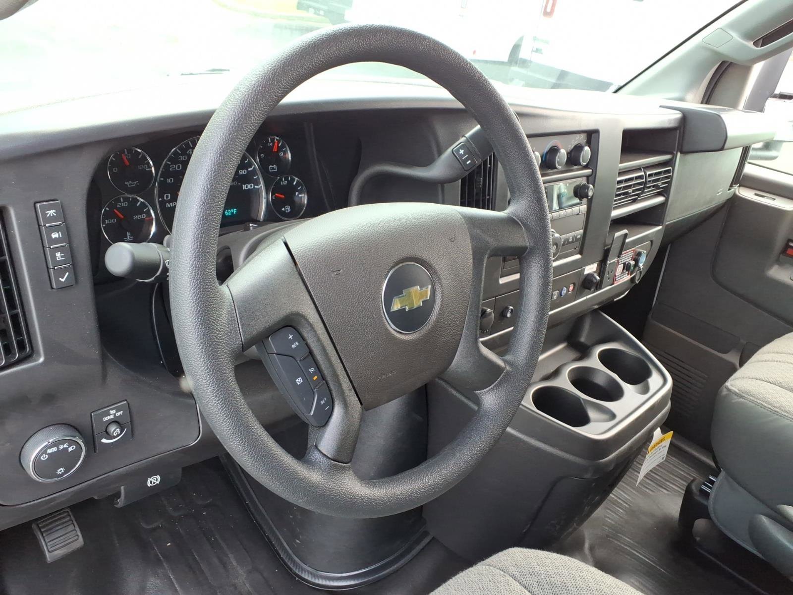 New 2026 Summit White Chevrolet 1WT image 6