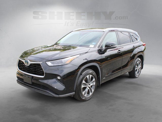 Used 2022 Black Toyota XLE image 13