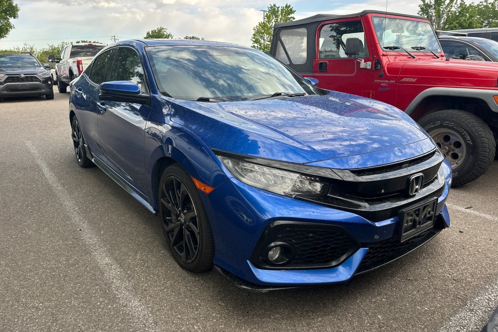 Used 2017  Honda Sport Touring image 2