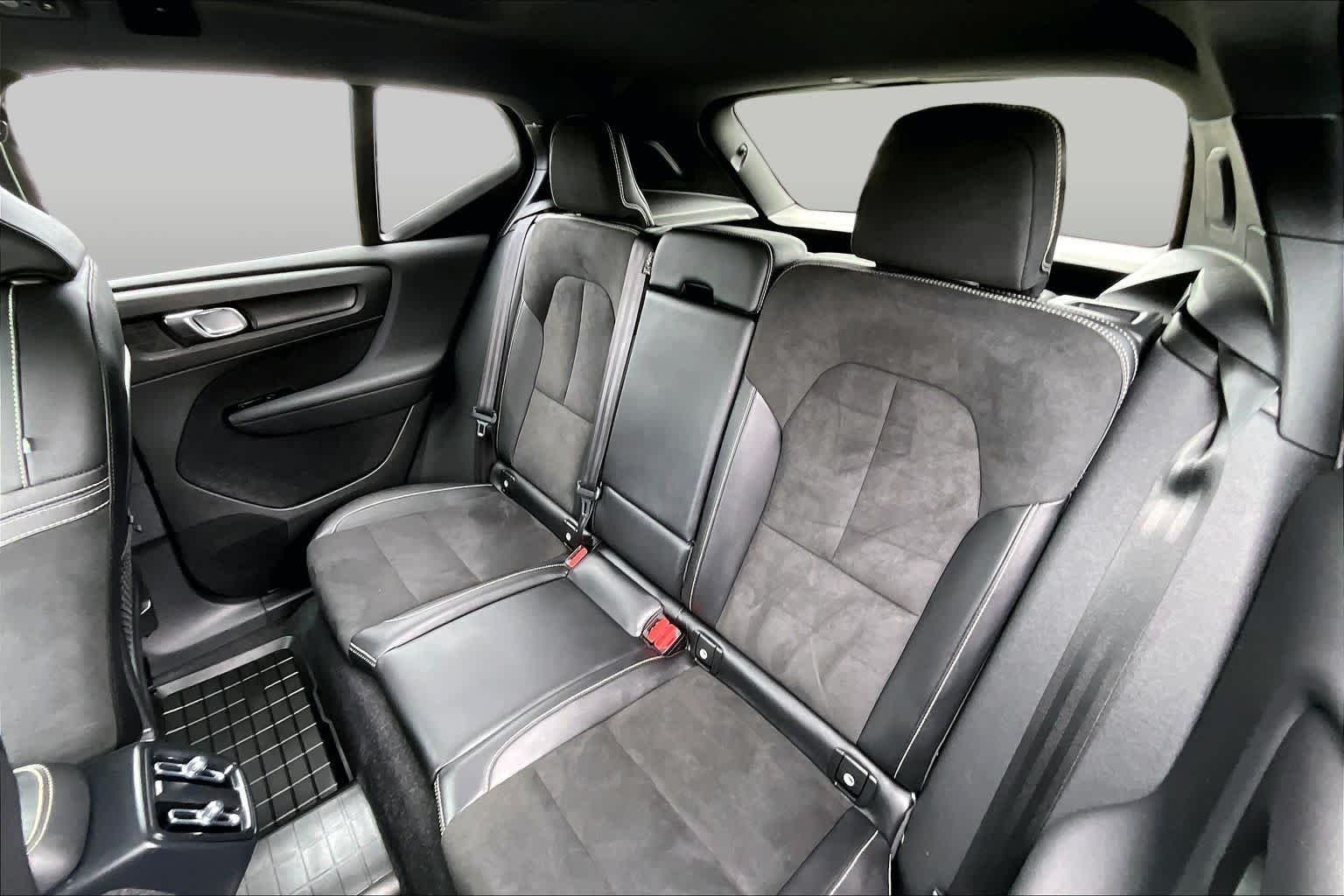 Used 2021 Thunder Grey Metallic Volvo R-Design image 20