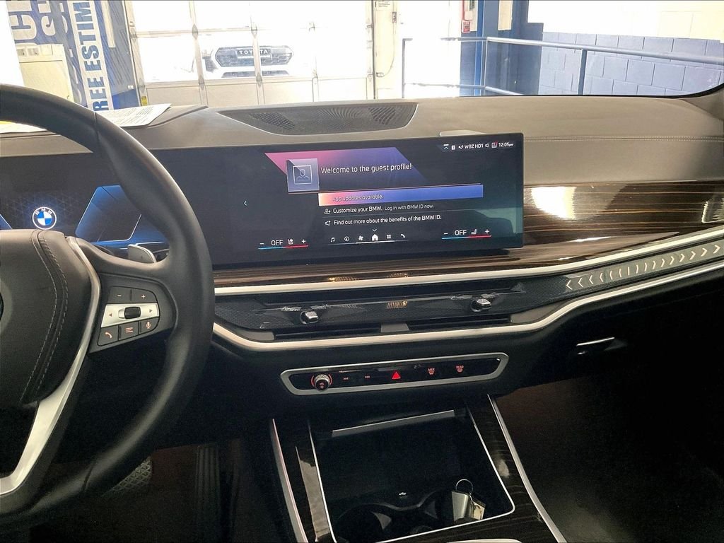 Used 2025 White BMW xDrive40i image 18