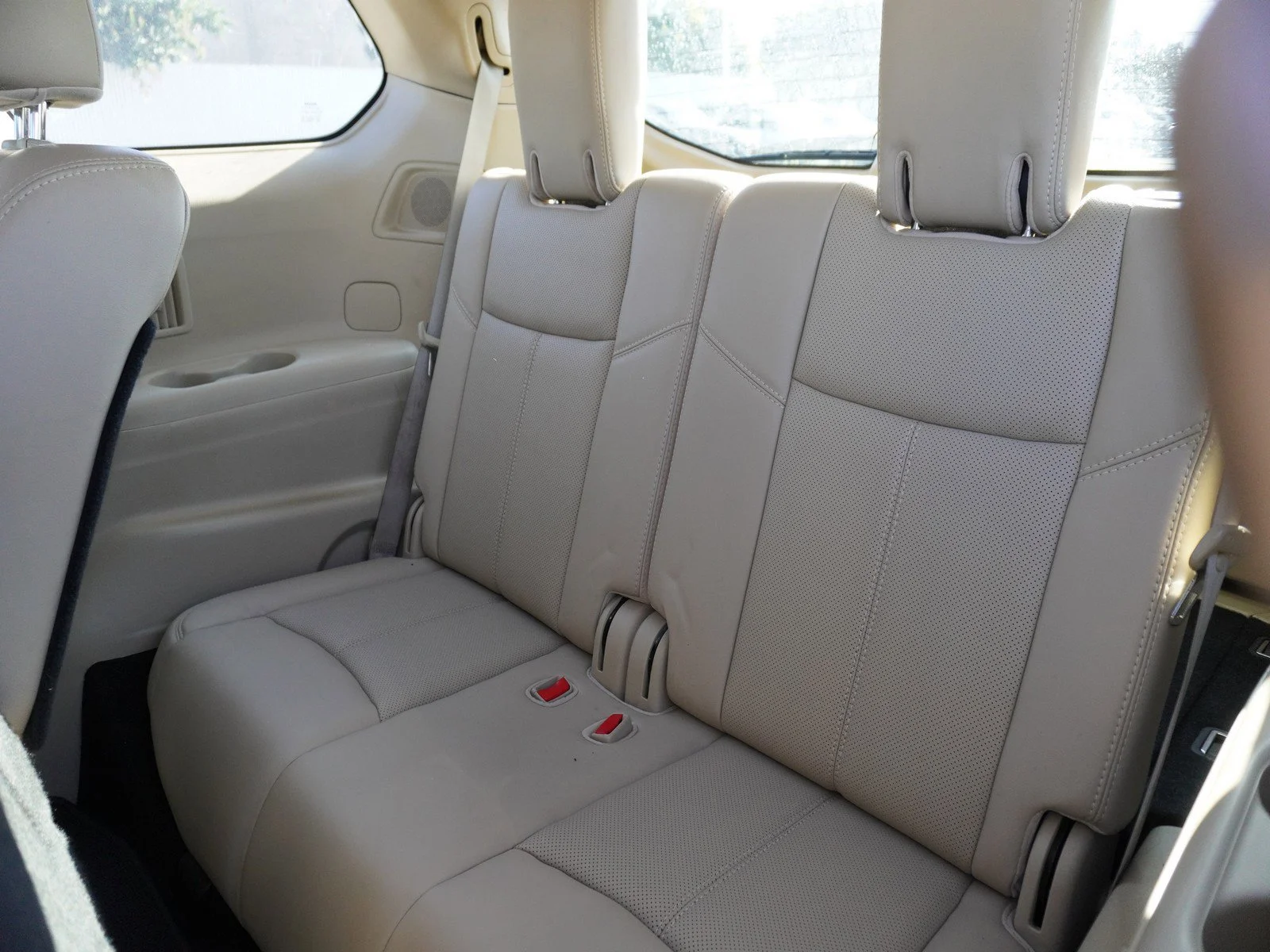 Used 2016 Pearl White Nissan Platinum image 14