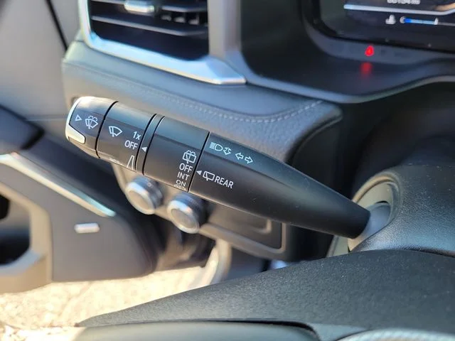 Used 2023 Silver GMC Denali image 27