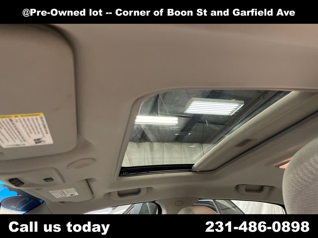 Used 2012 White Chevrolet LT image 13