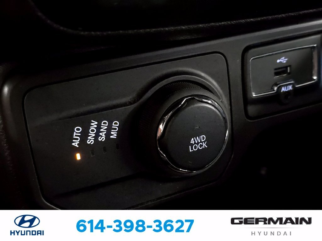 Used 2021 Teal Jeep Latitude image 32