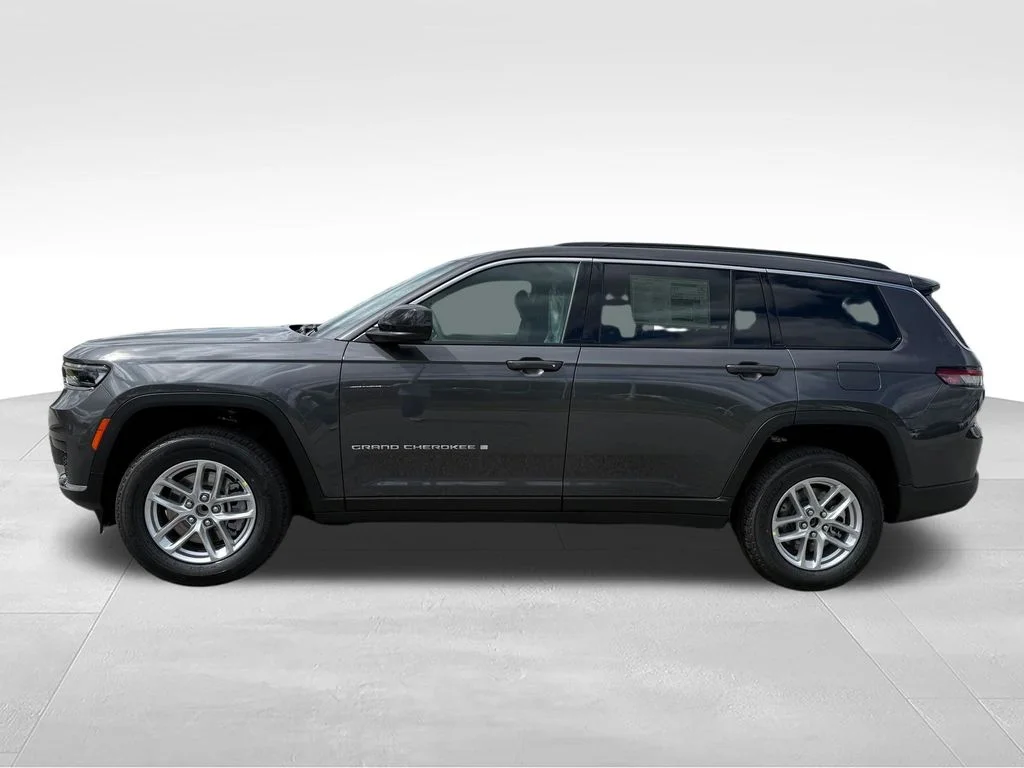 New 2026 Baltic Gray Metallic Clear-Coat Exterior Paint Jeep Laredo image 3