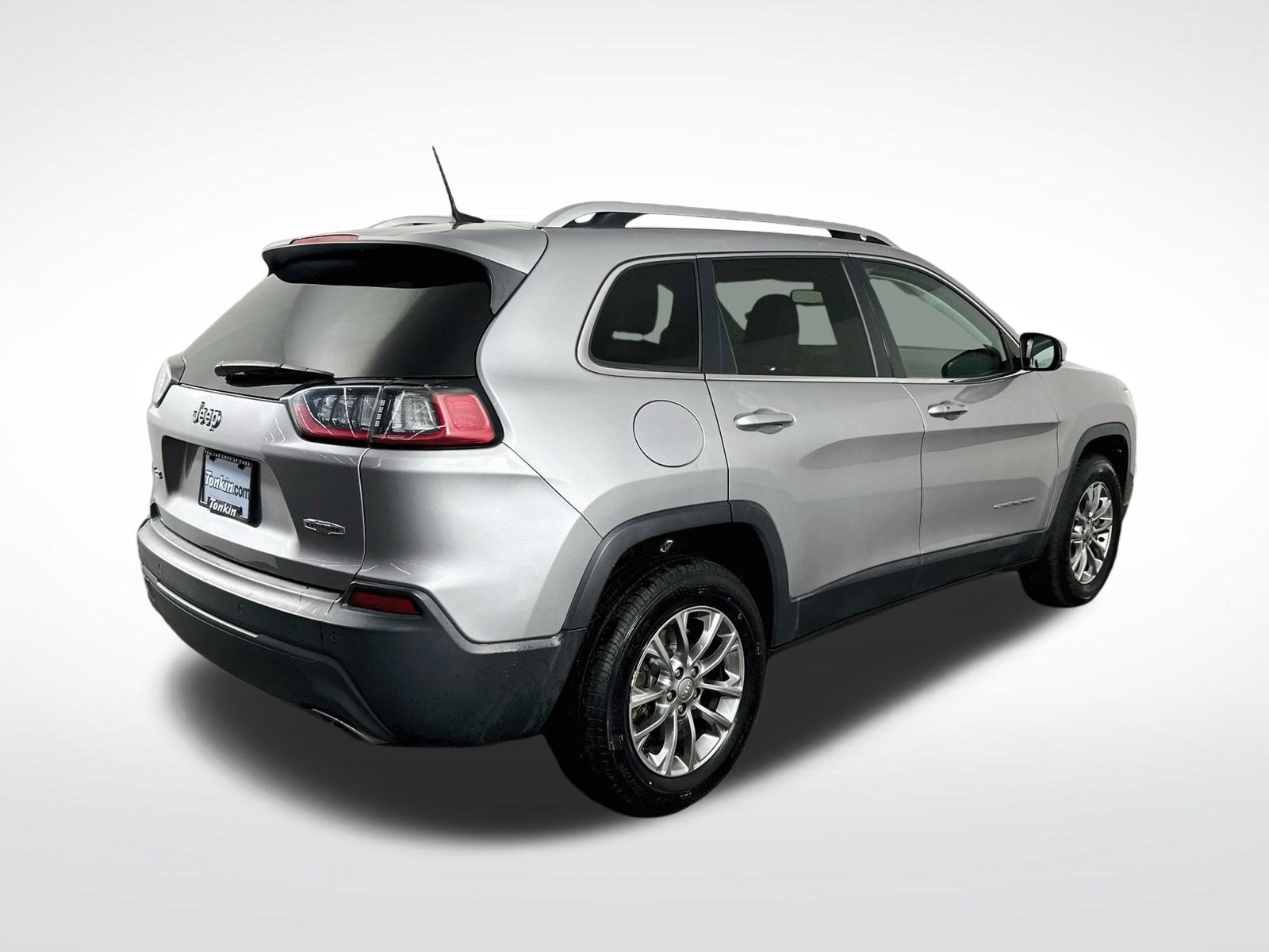 Used 2019 Billet Silver Metallic Clearcoat Jeep Latitude Plus image 7