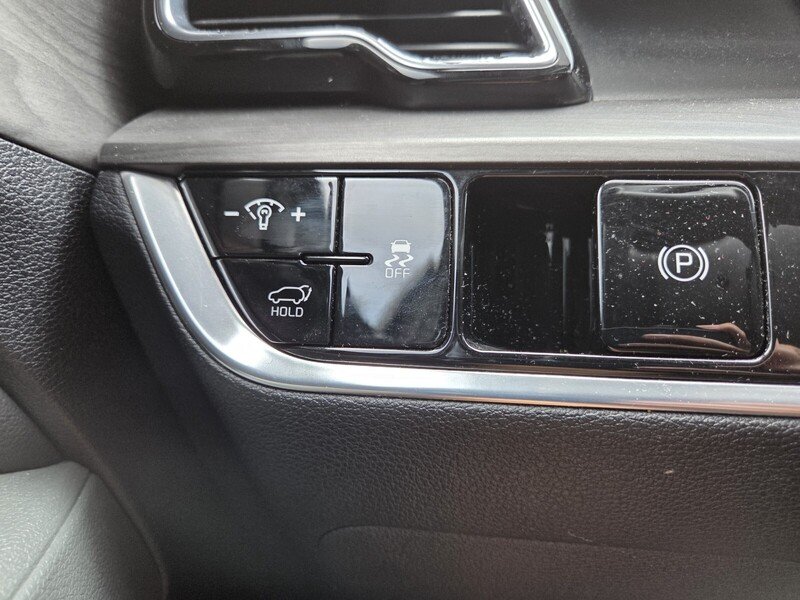 Used 2023 Black Kia X-Line image 11