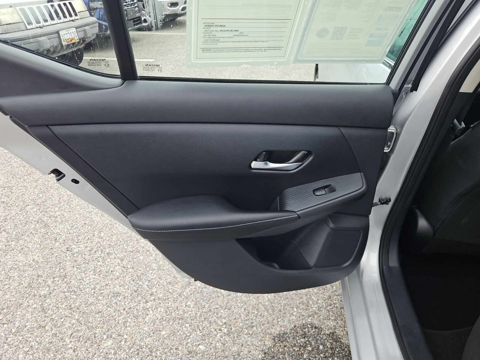 Used 2022 Silver Nissan S image 29