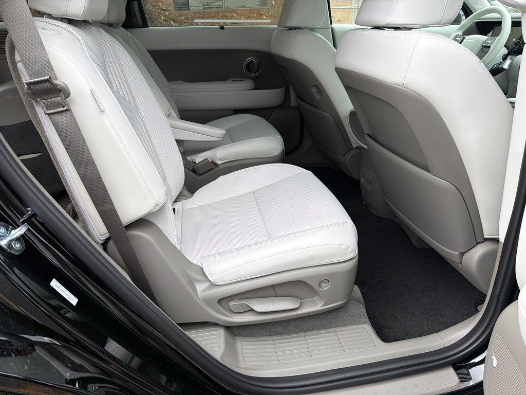 New 2026 Black Hyundai SEL FWD image 15