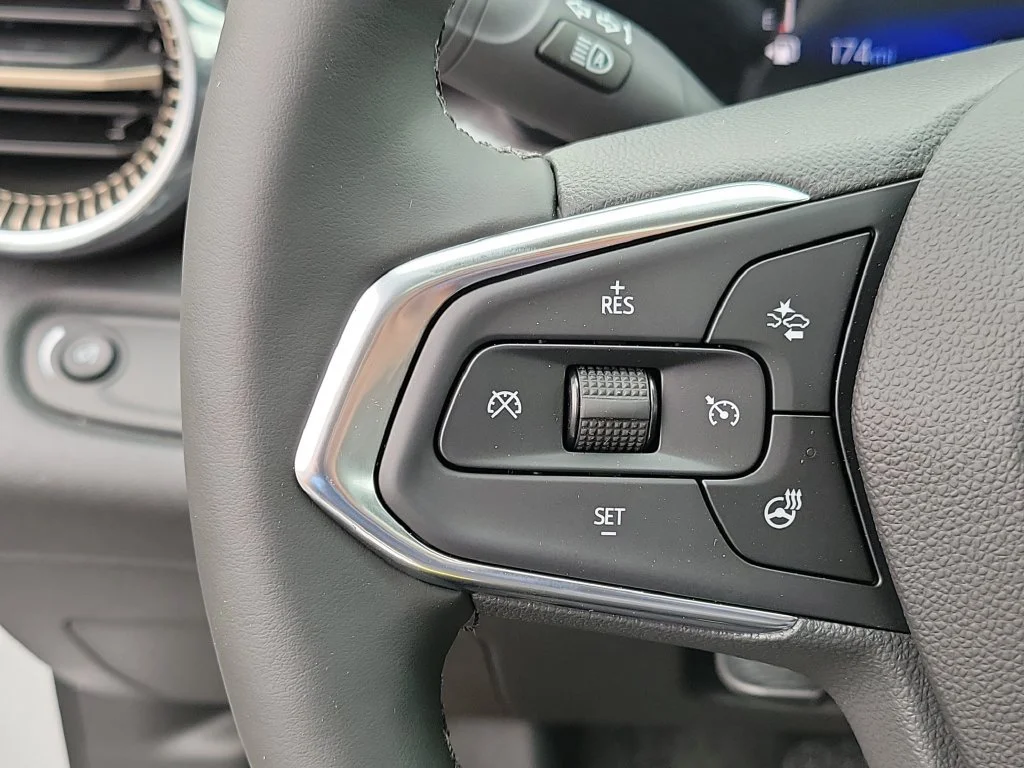 New 2026 Summit White Chevrolet ACTIV image 11