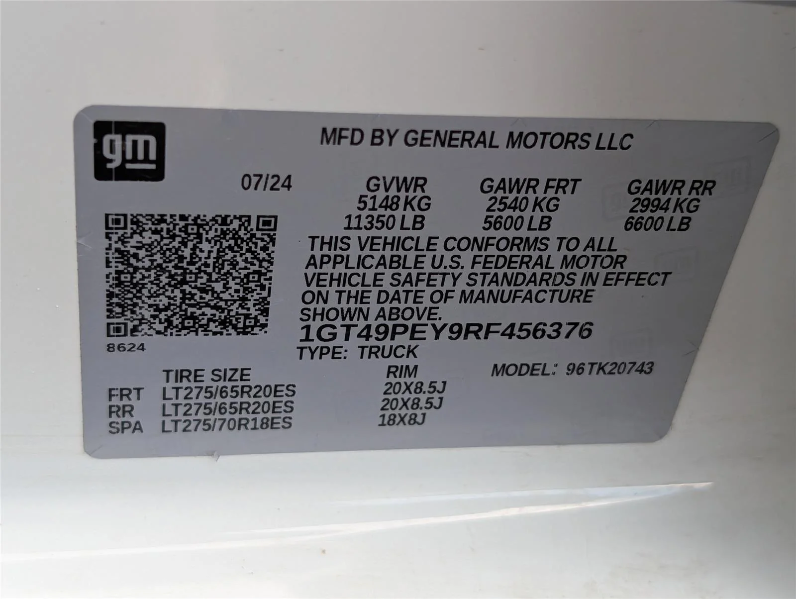 Used 2024 Summit White GMC AT4 image 37