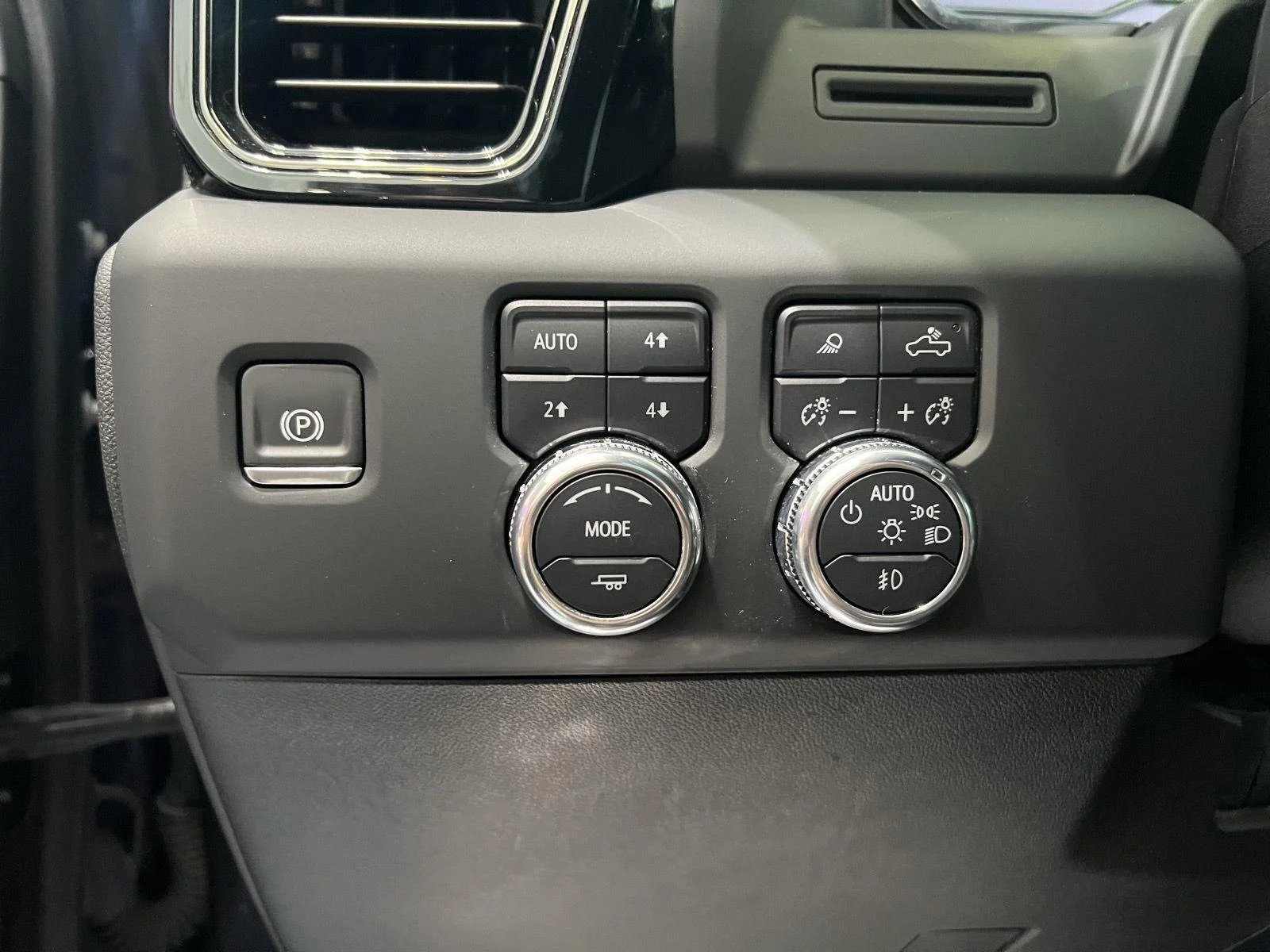 Used 2024 Titanium Rush Metallic GMC AT4 image 19