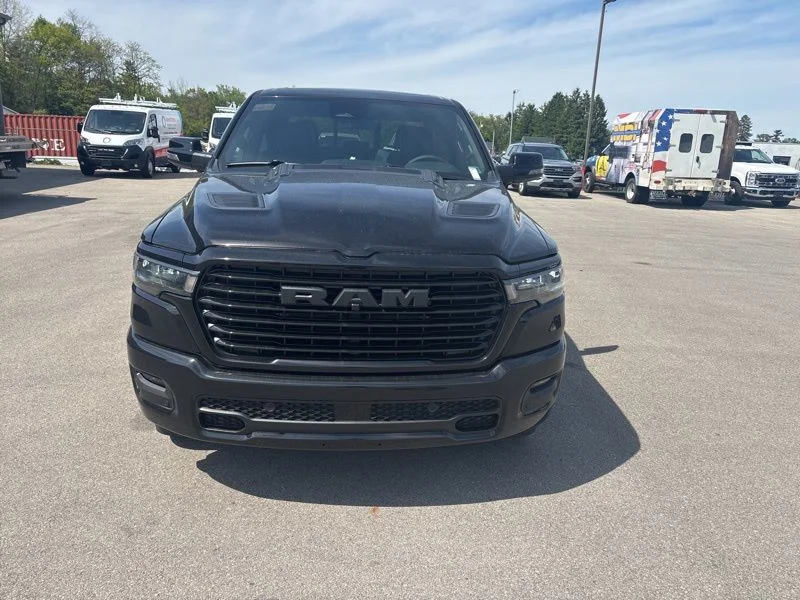 New 2026 Diamond Black Crystal Pearl-Coat Exterior Paint RAM Laramie image 7