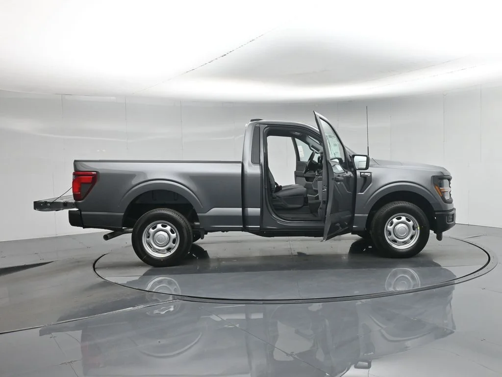 New 2026 Gray Ford XL image 4