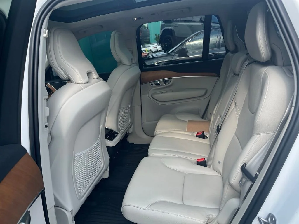 Used 2022 Crystal White Volvo T6 Momentum image 10