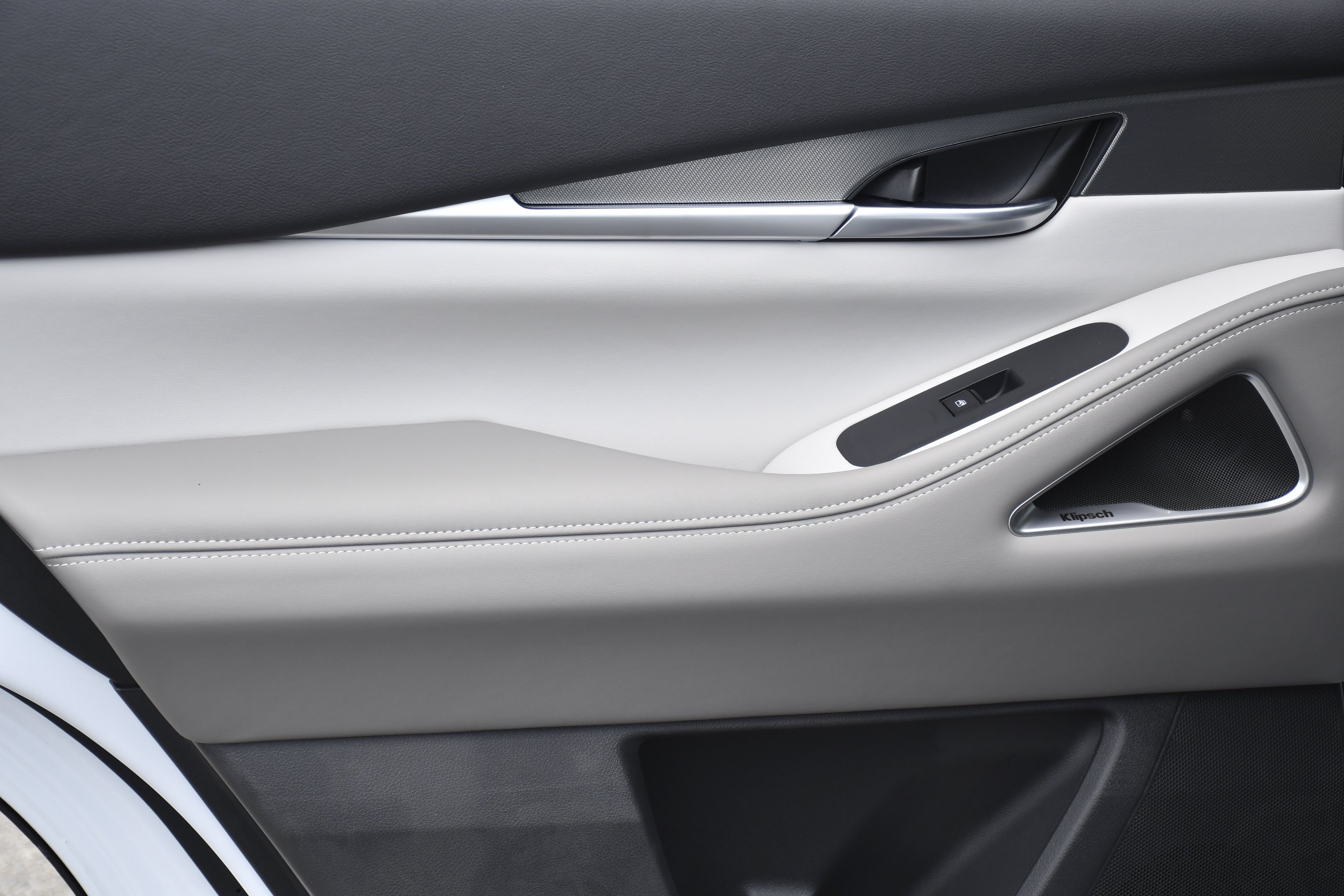 New 2027 RADIANT WHITE INFINITI Luxe FWD image 29