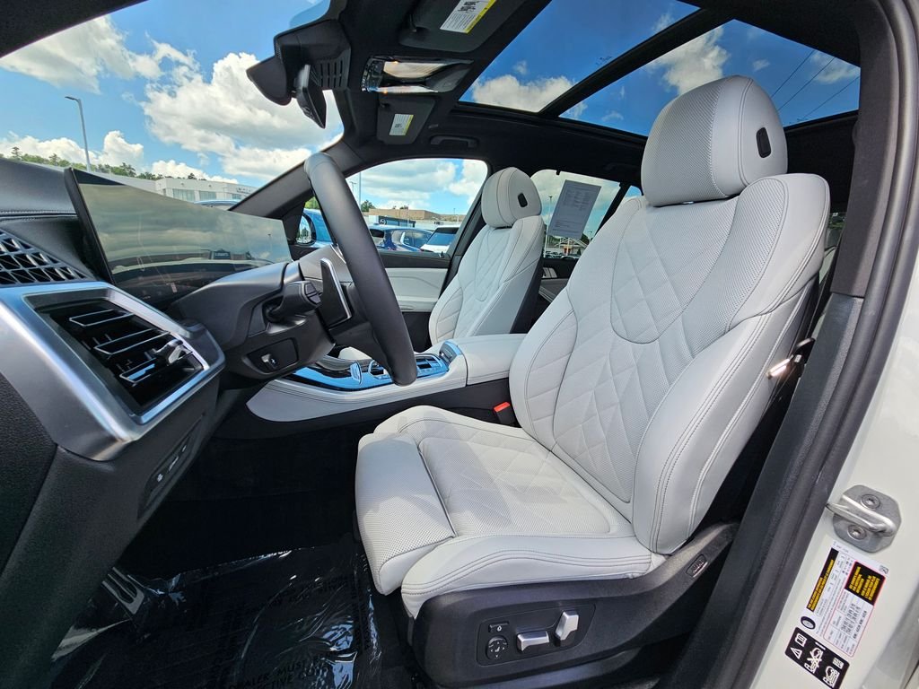 Certified Used 2026 Mineral White Metallic BMW xDrive40i image 16