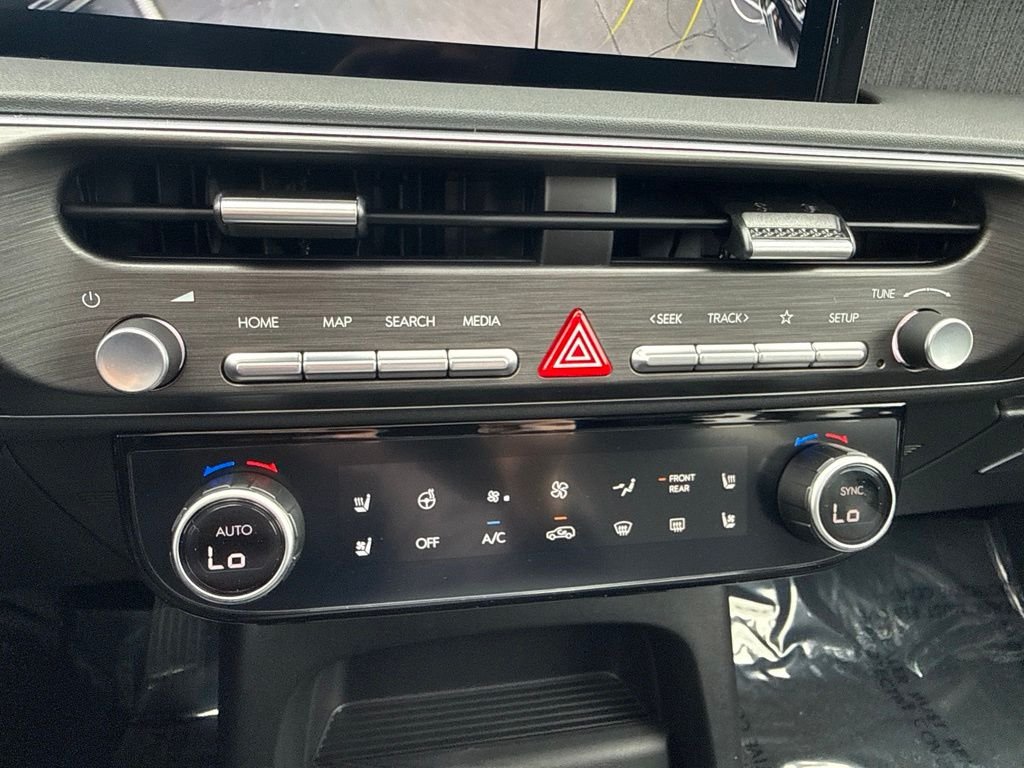 New 2026 White Hyundai SEL Premium AWD image 30